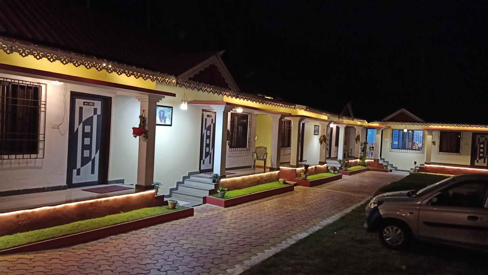 Viswamurti Resorts Chālsa Exterior foto